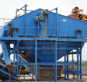 直線振動(dòng)篩工作現(xiàn)場(chǎng)